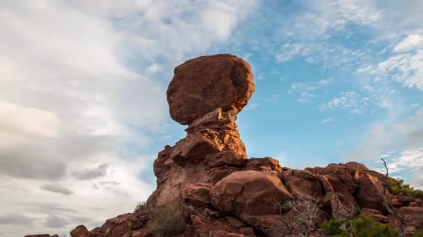 Footage Magic Balanced Rock Национальном Парке Каньонлендс Юта — стоковое видео