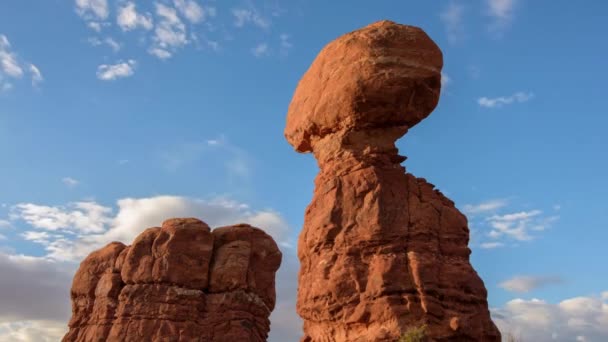 Filmación Mágica Balanced Rock Parque Nacional Canyonlands Utah — Vídeos de Stock