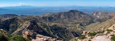 4K Aerial View: Tucson City Dağı 'ndan. Lemmon, Arizona