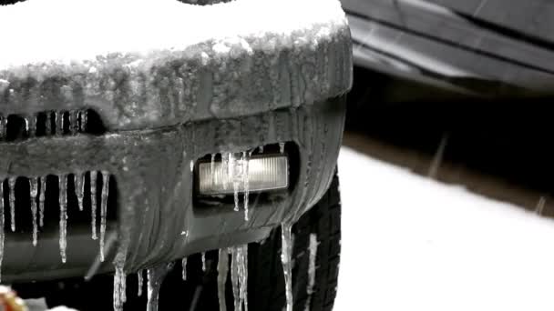 Відео Сніговий Шторм Крижаний Дощ Передньому Колесі Автомобіля — стокове відео
