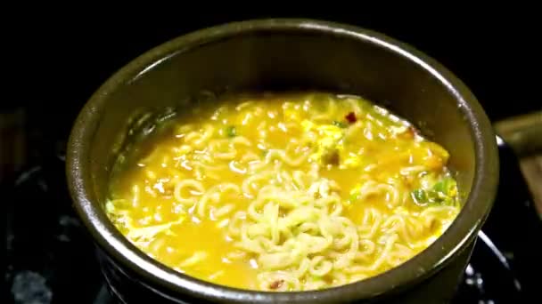 Time Lapse Video Man Enjoying Delicious Ramen Noodles — Stok Video