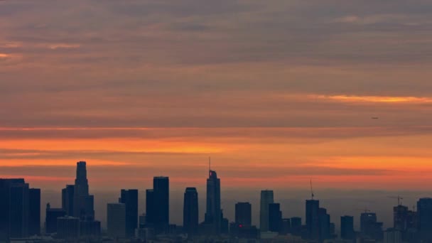 4Kビデオ 夜明けにロサンゼルス上空の日の出を魅了する — ストック動画