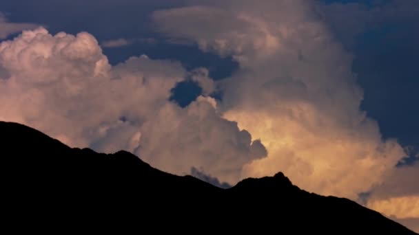 Dramático Video Nubes Tormenta Rodando Sobre Montañas Del Desierto — Vídeos de Stock