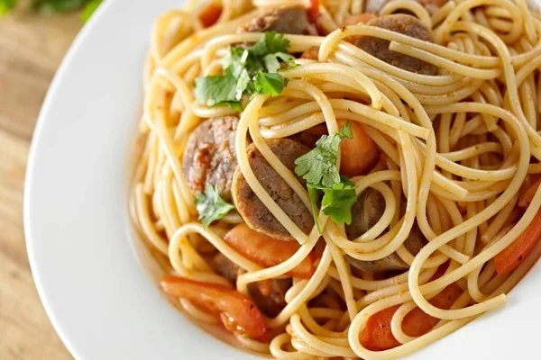 4K Image: Savory Sausage 'li Hearty Spagetti, bir Pasta Lezzeti