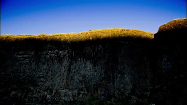 Time Time Video Rising Sun Rocky Cliff Majestic Sunrise — стоковое видео