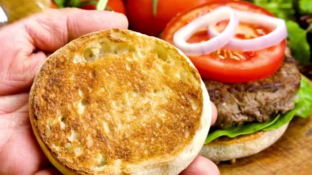 Dolly Shot Close Applying Butter Burger Bread Tomato Hummus Culinary — Stok Video