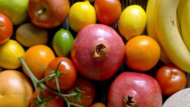 Dolly Shot Zbliżenie Świeżych Owoców Mieszanych Rozkosz Kulinarna — Wideo stockowe