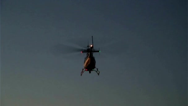 Ultra Video Helicóptero Aterrizaje Anochecer Llegada Aérea Impresionante Detalle — Vídeo de stock