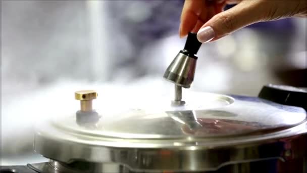 Ultra Video Cooking Delight Pressure Cooker Unleashing Flavors Pressure Valve — 图库视频影像