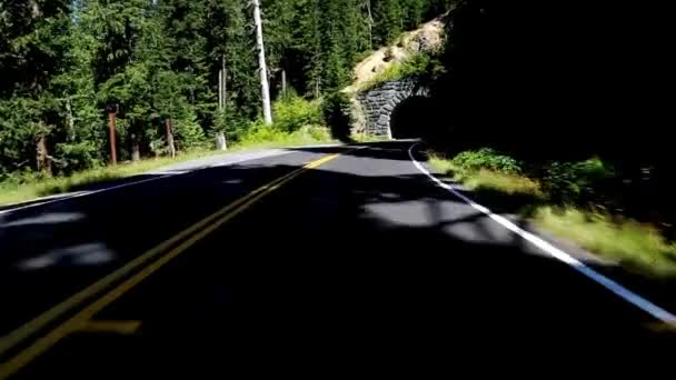 Mountain Road Adventure Kör Genom Natursköna Tunneln Ultra — Stockvideo