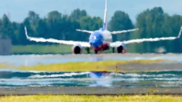 Ultra Video Passenger Airplane Taxiing Runway Impressive Ground Movement — Stock Video