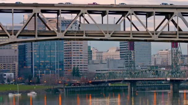 Ruch Godzinach Szczytu Przez Piękny Most Portland Oregon Ultra Wideo — Wideo stockowe