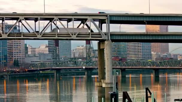 Rush Hour Tráfico Sobre Hermoso Puente Portland Oregon Ultra Vídeo — Vídeos de Stock
