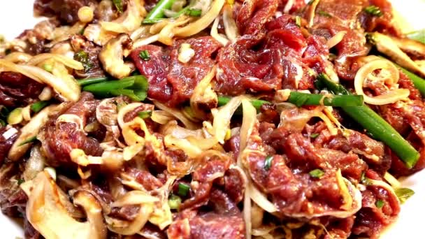 Sizzling Ultra Video Raw Bulgogi Beef Marinated Soy Sauce Onion — Stock Video