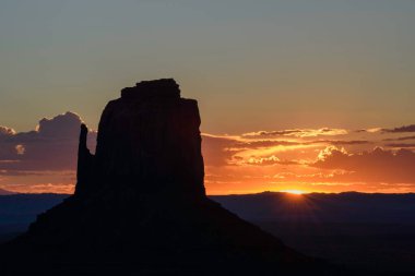 İkonik Manzaralar: Monument Valley Ulusal Anıtı, Arizona (4K Ultra HD)