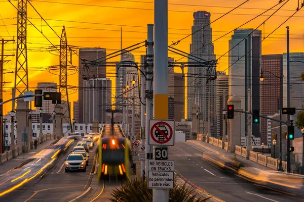 Фото Los Angeles Skyline Поездом Метро Лицензионные Стоковые Фото