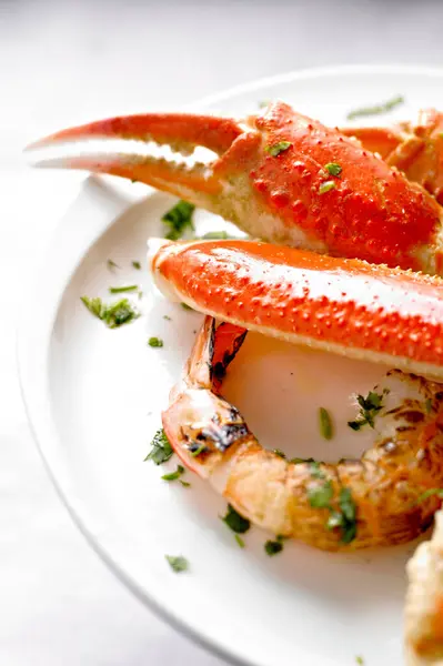 Delicious Delicacy: 4K Ultra HD Image of Steamed Cooked Crab