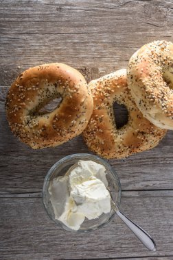 Krem peynirli Bagel 'in 4K Ultra HD Görüntüsü - Stok Fotoğrafı