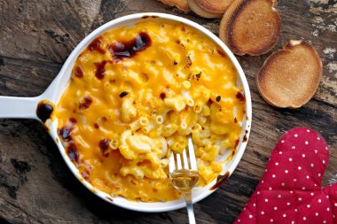 Cheesy Delight: Captivating 4K Ultra HD Picture of Baked Macaroni with Cheese in Pan clipart