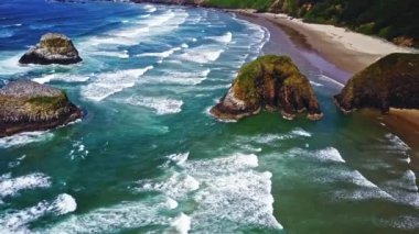 Aerial Serenity: 4K Video 'da Oregon, ABD' deki Cannon Sahilinde Uçmak