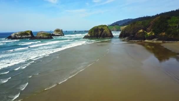 Serenidade Aérea Voando Sobre Cannon Beach Oregon Eua Video — Vídeo de Stock