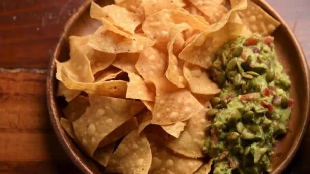 Smaki Fiesty Przekąski Meksykańskie Chipsy Tortilla Guacamole Nasionami Dyni Paloma — Wideo stockowe