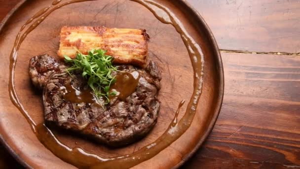 Sizzling Delight Mexican Carne Asada Fiert Vită Grătar Prăjit Yucca — Videoclip de stoc