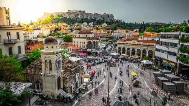 Bustling Monastiraki Square Time Lapse People Promenader Med Akropolis Och — Stockvideo