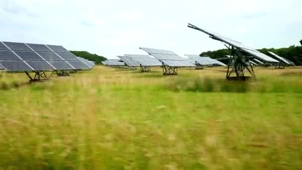 Green Energy Drive Panning Video Solar Panel Array — Stock Video
