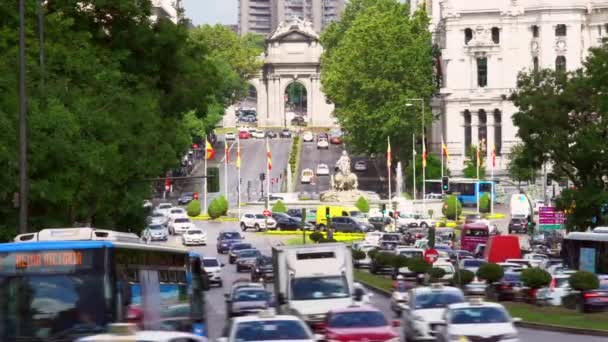 마드리드 Puerta Alcala 배경을 스트리트의 타임랩스 — 비디오