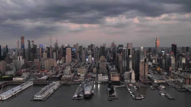 Flygfoto Över Manhattan Ovanför New York City — Stockvideo