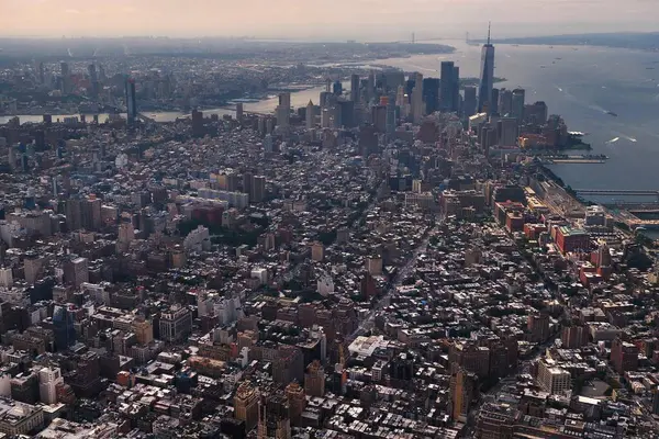 Manhattan Adası 'nın 4K Hava Görüntüsü: New York City' nin üstü