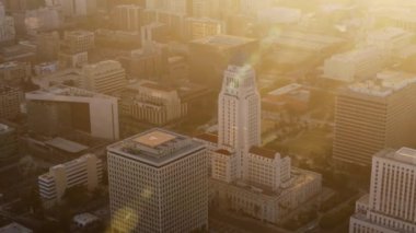 Belediye Meclisi Majesteleri: Şehir Merkezi 'ndeki Los Angeles Belediye Sarayı' nın Hava 4K Manzarası