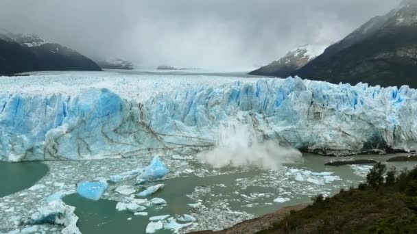 Drama Glacial Filmagem Ice Breaking Parque Nacional Los Glaciares — Vídeo de Stock