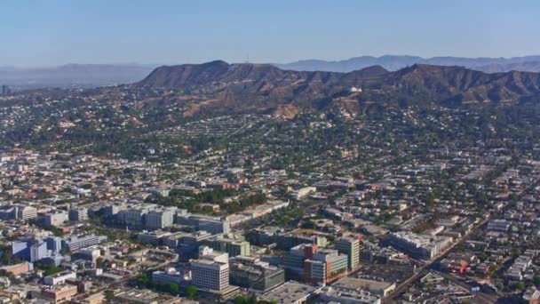 イーストハリウッド航空 ロサンゼルス グリフィスパーク天文台との4Kビュー — ストック動画