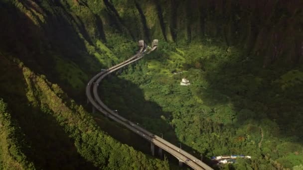 Hawaii Scenic Route Aerial View Haiku Valley Interstate Highway Tunnels — Vídeo de stock