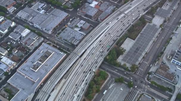 Konwergencja Miast Aerial Widok Skrzyżowanie Dużych Autostrad Los Angeles — Wideo stockowe