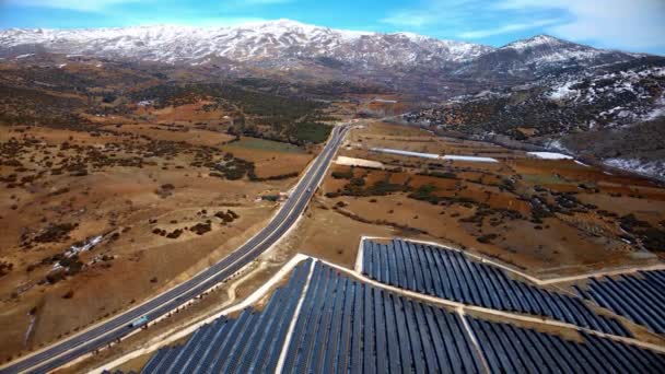 Energía Gran Altitud Vista Drones Planta Energía Solar Cerca Autopista — Vídeos de Stock