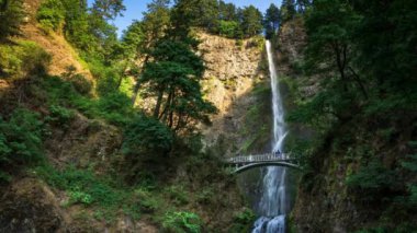 Multnomah Falls ve Benson Köprüsü, Columbia River Gorge, Oregon 4K Ultra HD zaman atlaması