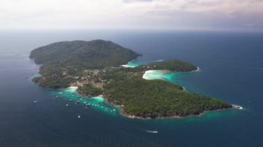 4K Hava Görüntüleri Koh Racha Yai (Raya Adası), Phuket. - Yumuşak beyaz kum ve kristal berrak su