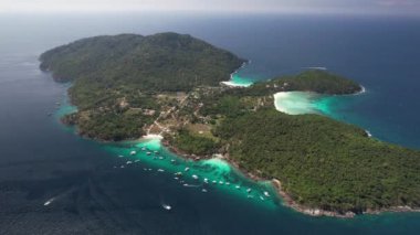 4K Hava Görüntüleri Koh Racha Yai (Raya Adası), Phuket. - Yumuşak beyaz kum ve kristal berrak su