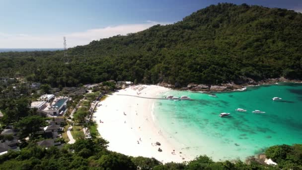 Aerial Footage Koh Hey Coral Island Phuket Con Deportes Acuáticos — Vídeos de Stock