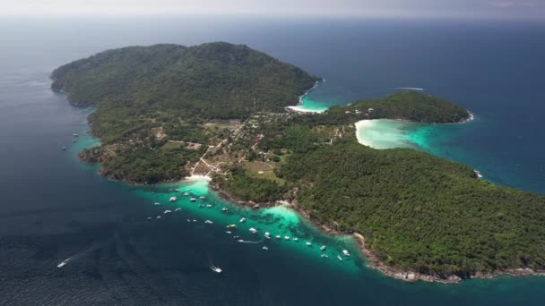 Aerial Footage Koh Racha Yai Raya Island Phuket 柔软的白沙和晶莹清澈的水 — 图库视频影像