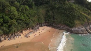 4K Hava Görüntüsü / Nai Harn Sahili Rawai, Phuket - Beyaz kum plajları, kristal berrak sular ve yemyeşil tepeler
