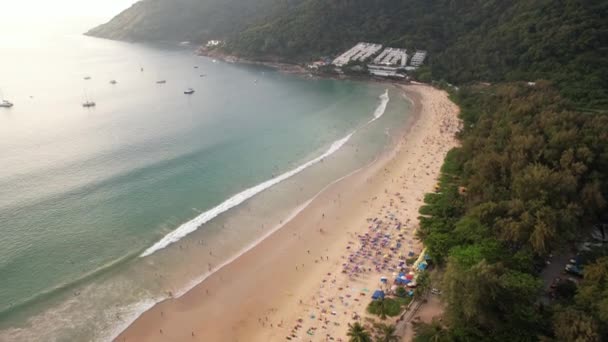 Luchtfoto Video Van Nai Harn Beach Rawai Phuket Met Witte — Stockvideo