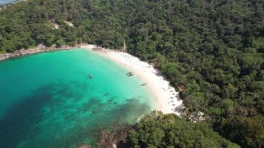 4K Hava Aracı Özgürlük Kumsalı, Kathu, Phuket, Tayland Hava Aracı 4K Hava Aracı Özgürlük Kumsalı, Kathu, Phuket, Tayland