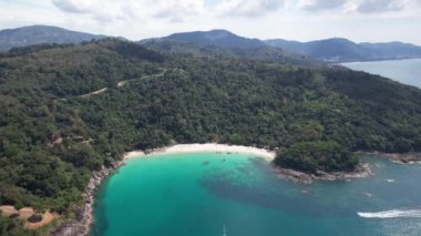 4K Hava Aracı Özgürlük Kumsalı, Kathu, Phuket, Tayland Hava Aracı 4K Hava Aracı Özgürlük Kumsalı, Kathu, Phuket, Tayland