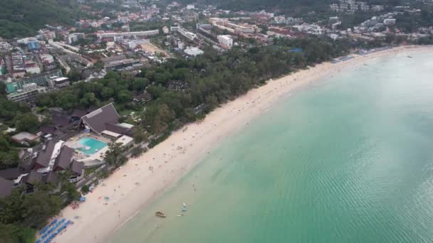Luchtfoto Drone Beeldmateriaal Kata Beach Karon Phuket Thailand Met Wit — Stockvideo