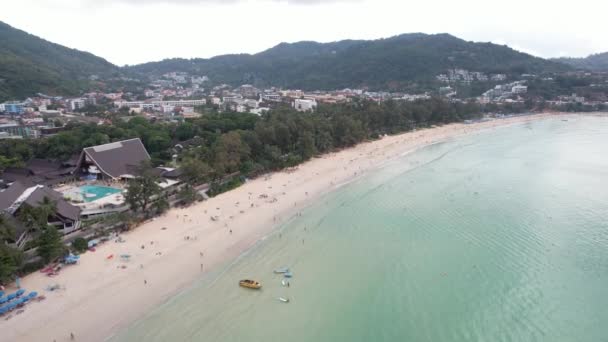 Aerial Drone Videage Kata Beach Karon Phuket Tajlandia Wyposażony White — Wideo stockowe