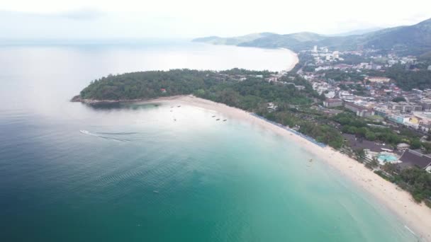 Luchtfoto Drone Beeldmateriaal Kata Beach Karon Phuket Thailand Met Wit — Stockvideo